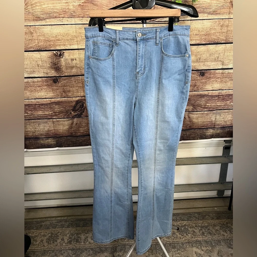 Altar’d State High Rise Flare Star Jeans NWT Size 29 - Picture 2 of 7